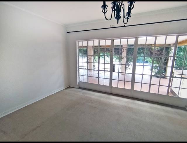 4 BEDROOM HOUSE FOR SALE IN COUNTRY LIFE PARK